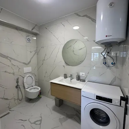 Velora Stays- Beachfront Golem (Tirana)