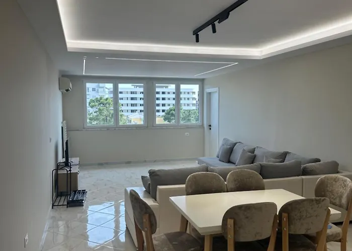 Velora Stays- Beachfront *